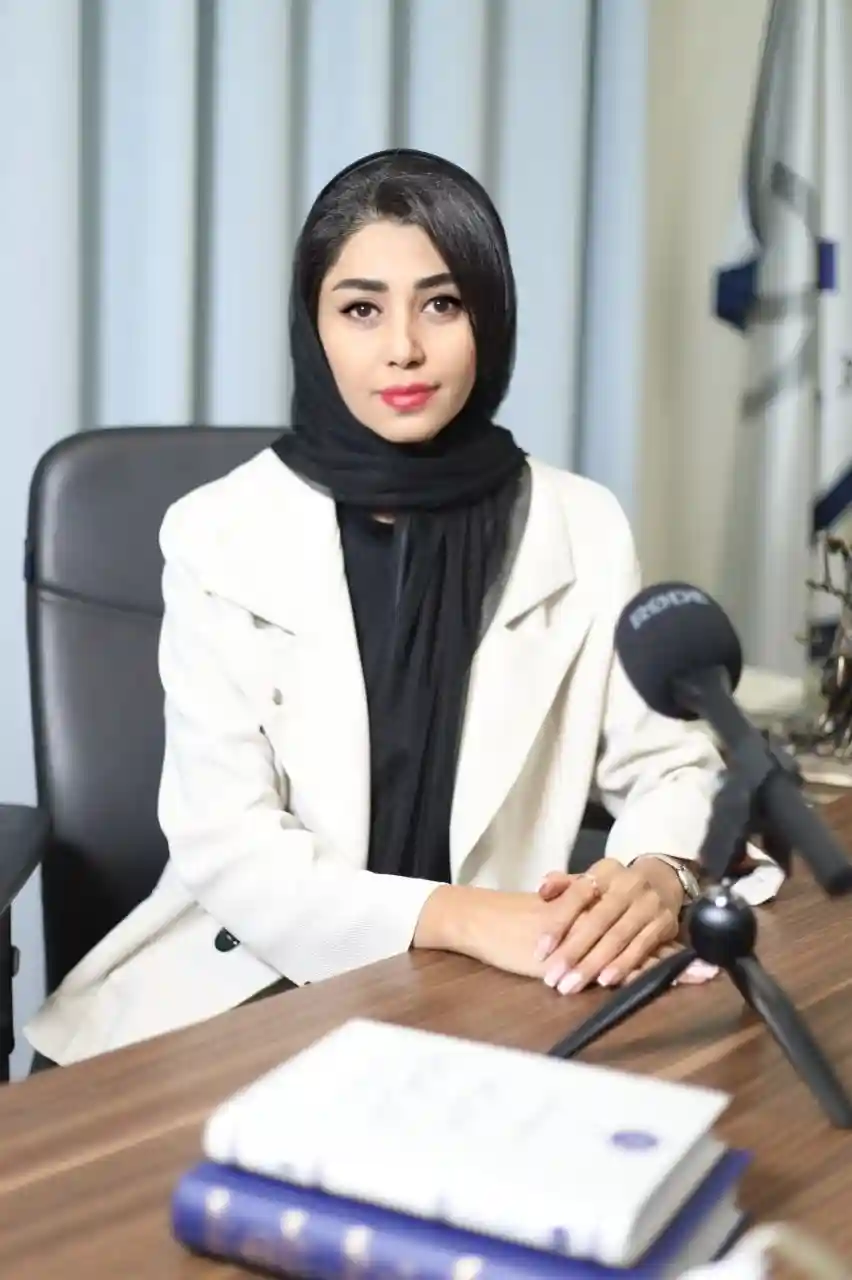 وکیل پایه یک افسانه آبرون(مشاوره رایگان)