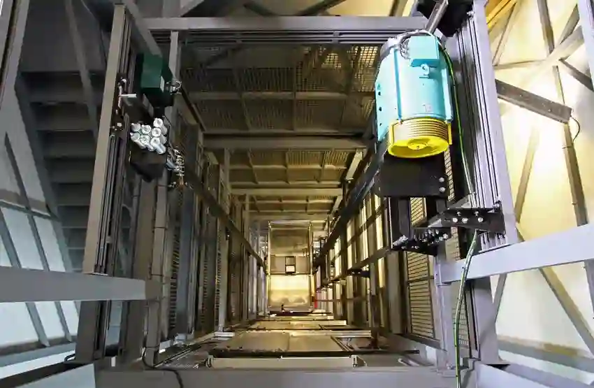 اسانسور سبز