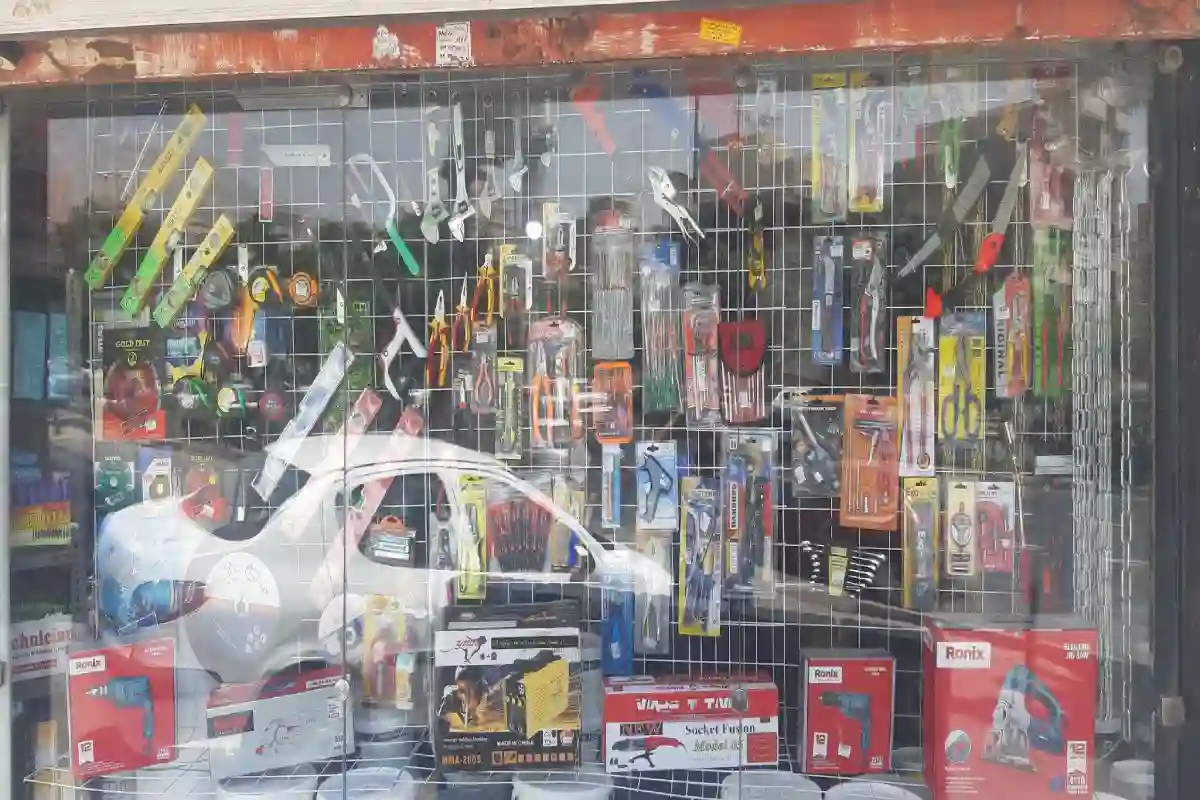 رنگ و ابزارو چسب و لوازم بهداشتی زارع