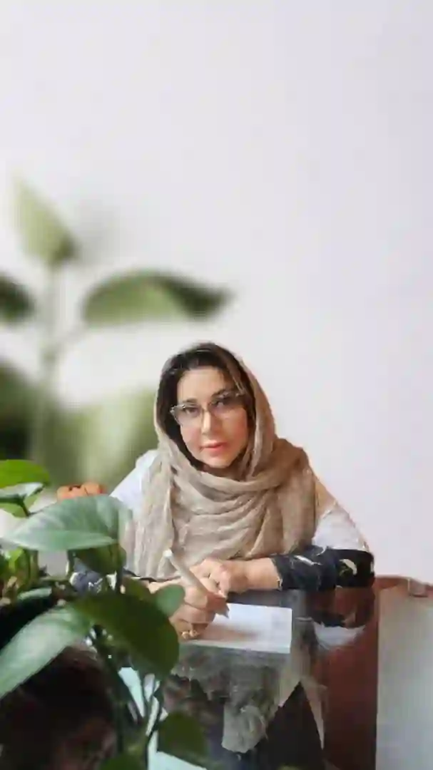 کارشناس مامایی لیلا رستم پور (غرب تهران)