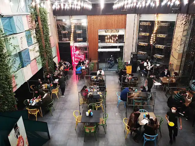 فست فود جیلیز ویلیز شعبه پیروزی